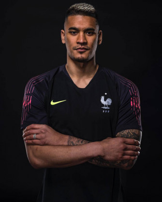Alphonse Areola Black Shirt Wallpaper