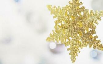 Golden Star Snowflake Desktop Wallpaper