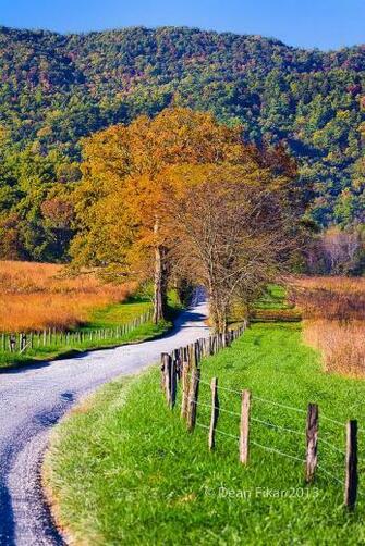 Cades Cove Smoky Mountains