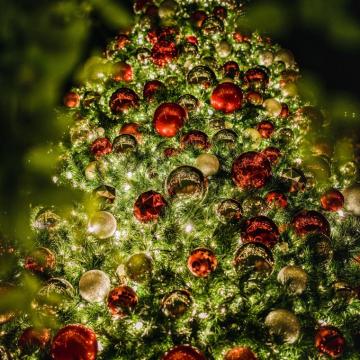 Wallpaper Tree Garlands Balls Decoration
