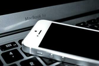 Apple iPhone Geek Wallpaper