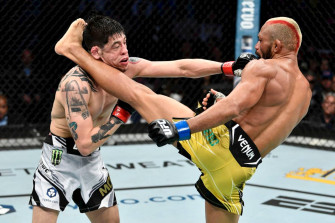 Deiveson Figueiredo Striking His Opponent Wallpaper