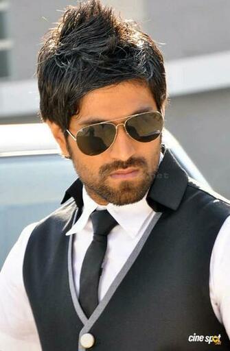 Yash Kannada Film Actor Hot And Beautiful Wallpaper M