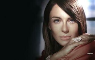 Elizabeth Hurley Desktop Wallpaper In