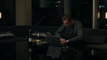 Apple Macbook Laptop Of Damian Lewis As Bobby Axelrod In Billions