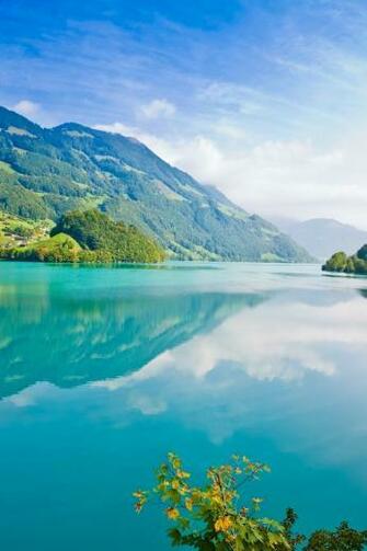 Beautiful Scenery Of The Sea iPhone HD Wallpaper