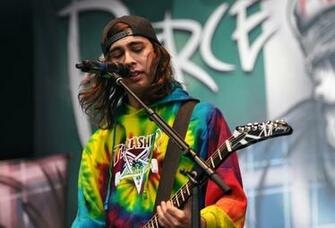File Rar Pierce The Veil Vic Fuentes Jpg