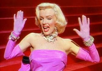 Marilyn Monroe Screensavers And Wallpaper In 3d Hollywood Movies Star
