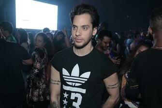 A Turma Boa Que Foi Ver Show Da Anitta Na Wallpaper Para