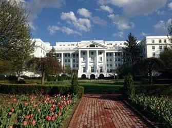Room With Floral Print Wallpaper Picture Of The Greenbrier White
