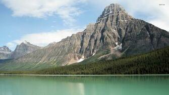 Beautiful Mountain Lake Wallpaper