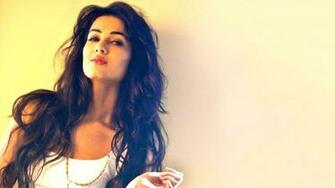 Sonal Chauhan Indian Model Wallpaper
