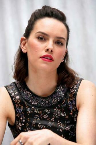 Daisy Ridley Wallpaper For iPhone Android