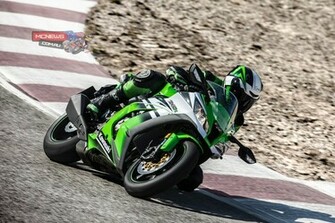 Kawasaki Ninja Zx 10r Bike In Race Wallpaper Desktop Background