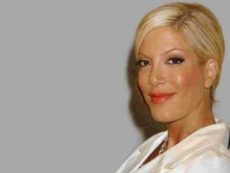 Tori Spelling Wallpaper Celebrities