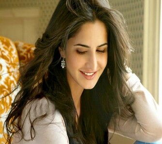 Wallpaper Valentine Day Cute Katrina Kaif Smile