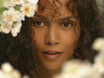 Wallpaper Hollywood Actress HD Halle Berry