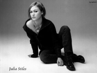 Julia Stiles Wallpaper
