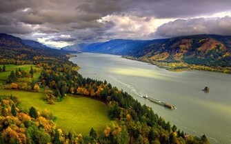Of Columbia River Gorge In The Pacific Northwest Wallpaper By