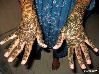 Charming Stylish N Mehndi Designs Wallpaper Pictures
