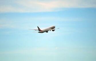 HD Wallpaper White And Red Airplane At The Sky During Daytime