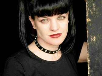 Perrette Pauley Wallpaper