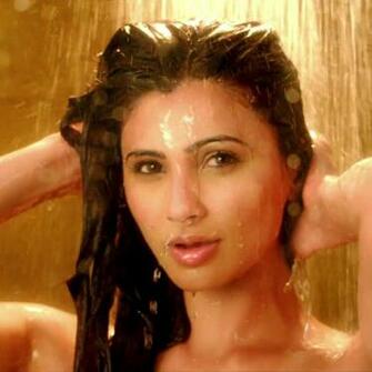 Daisy Shah Photo Gallery Hot Sexy Pictures Of