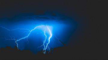 Lightning Wallpaper Top