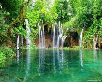 Animated Waterfall Screensaver Wallpaper HD