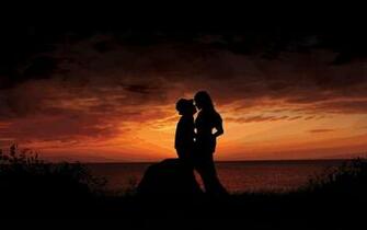 In Love Couples Kiss HD Wallpaper