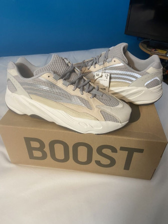Adidas Yeezy Boost V2 Cream Mens Size Gy7924 Brand New In