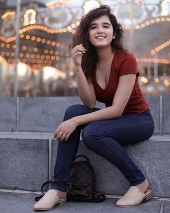 Cute HD Pics Shirley Setia Wallpaper In