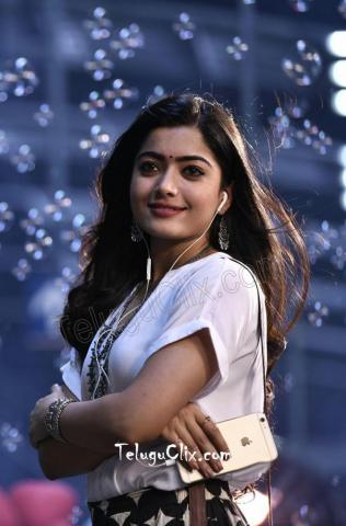 Rashmika Mandanna HD Wallpaper Top