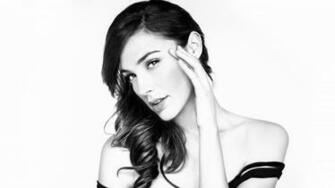 Gal Gadot HD Desktop Wallpaper Instagram Photo