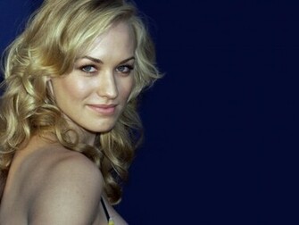 Pretty Yvonne Wallpaper Strahovski