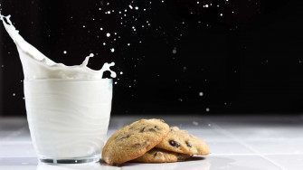 Desktop 4k Milk Background Wallpaper