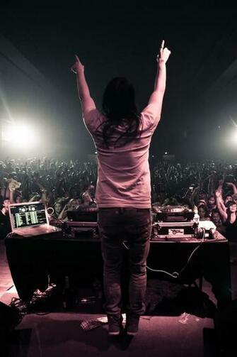 Wallpaper HD iPhone X Steve Aoki