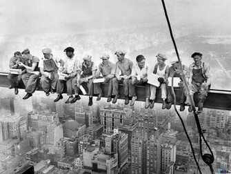 Wallpaper Lunch Atop A Skyscraper