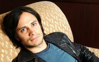 Gabriel Garcia Bernal HD Wallpaper