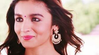 Alia Bhatt Badrinath Ki Dulhania Background Wallpaper Baltana