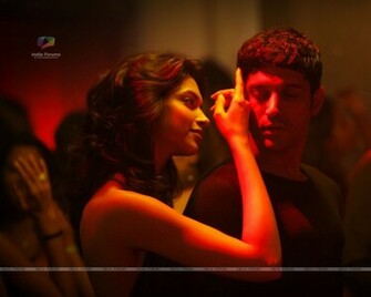 Deepika Flirting With Farhan Wallpaper Size