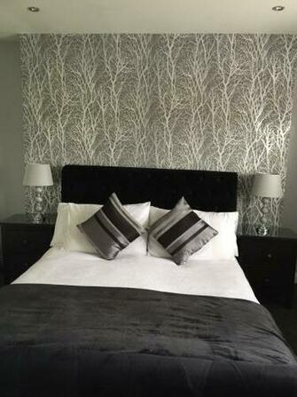 Ryan Wallcoverings On Tree Wallpaper Are Now Trending