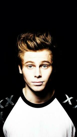 Luke Hemmings Lockscreen Wallpaper And Things