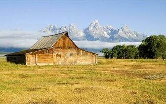 Old Barn Wallpaper