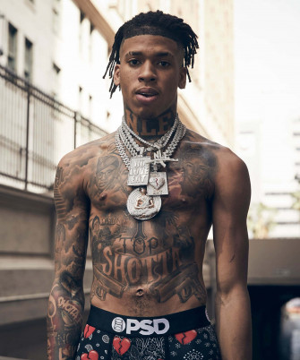 Nle Choppa Posing For A Portrait In Casual Outfit Wallpaper