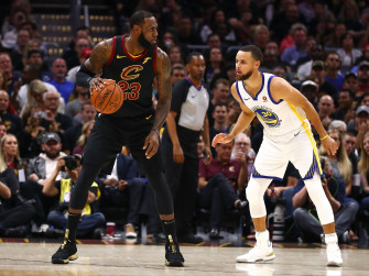 Lebron James Vs Steph Curry Finals Record Wallpaper