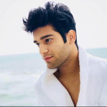 Karan Kundrra Home