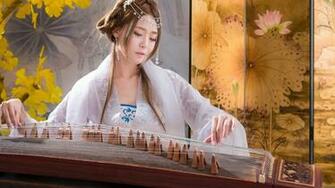 Chinese Girl Playing Zither Desktop Wallpaper