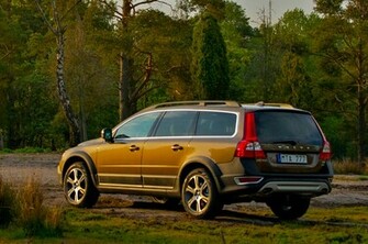 Volvo Xc70 Front Three Quarters Photo