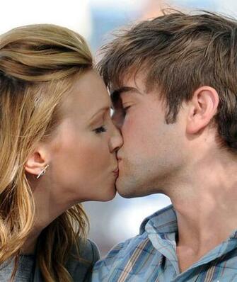 Kissing Waywardpencils